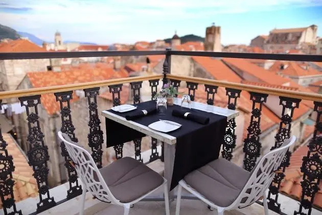 Prijeko Palace - Yerinde Yemek