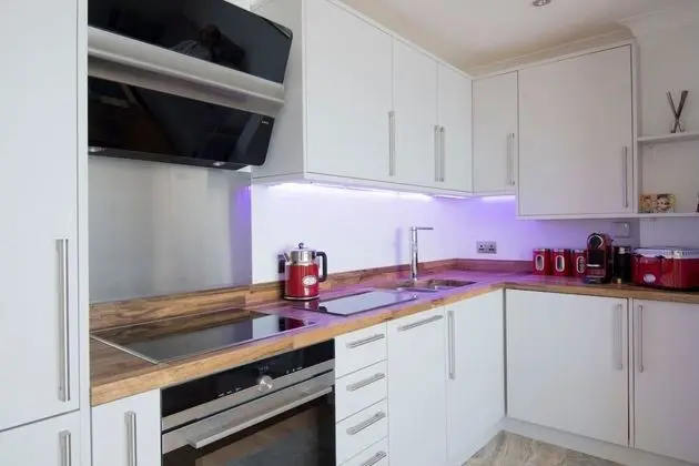 Prime Seafront Location Direct Sea Views & Parking - Mutfak