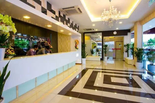 PRINCE 33 HOTEL - Lobi