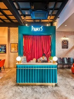 Prince Theatre Heritage Stay Hostel - Silom - Lobi