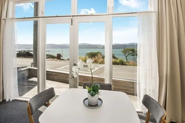 Pristine 2-bed waterfront, Karaka Bays - Mutfak
