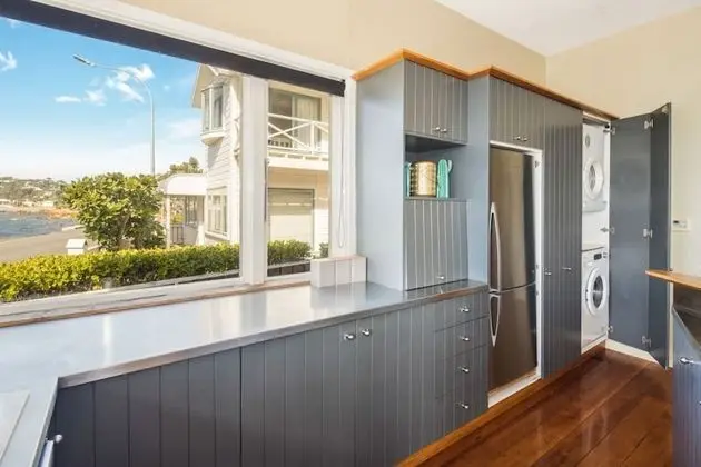 Pristine 2-bed waterfront, Karaka Bays - Oda