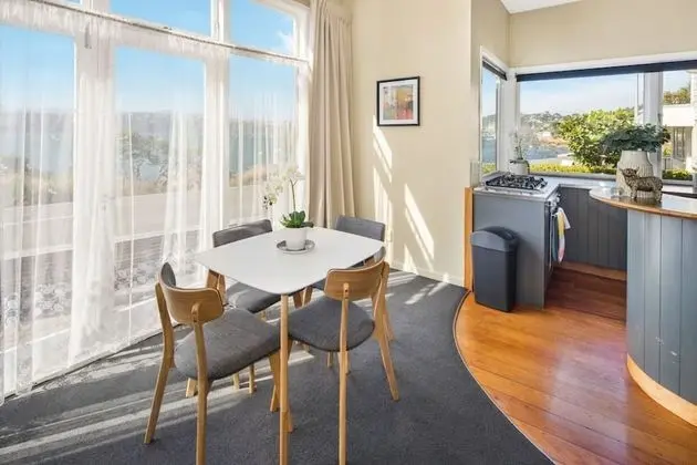 Pristine 2-bed waterfront, Karaka Bays - Yerinde Yemek