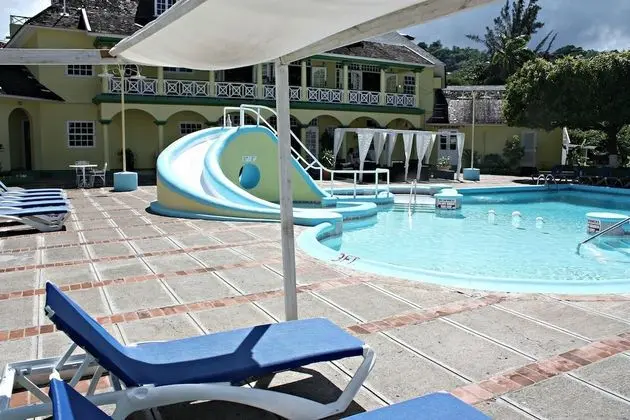 Private 2 Bedroom Beachfront Penthouse Condo Ocho Rios, Jamaica