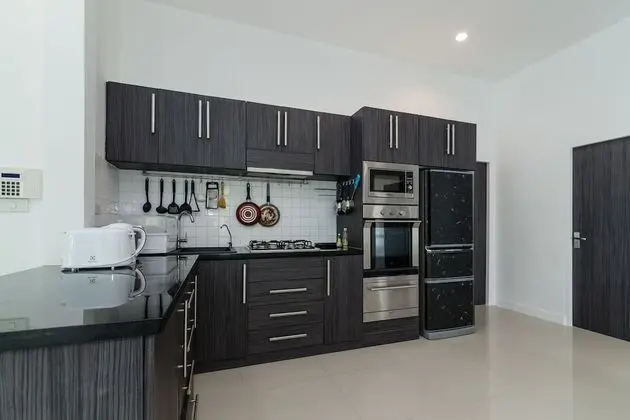 Private 3 Bedroom Pool Villa L26 - Mutfak