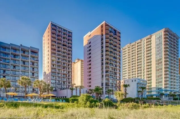 Private 3BR's at Palms by Hosteeva
