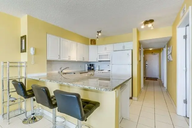 Private 3BR's at Palms by Hosteeva - Mutfak