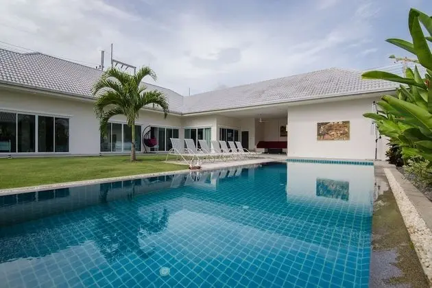 Private  4 Bedroom Pool Villa L28