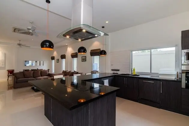 Private 4 Bedroom Pool Villa L28 - Mutfak