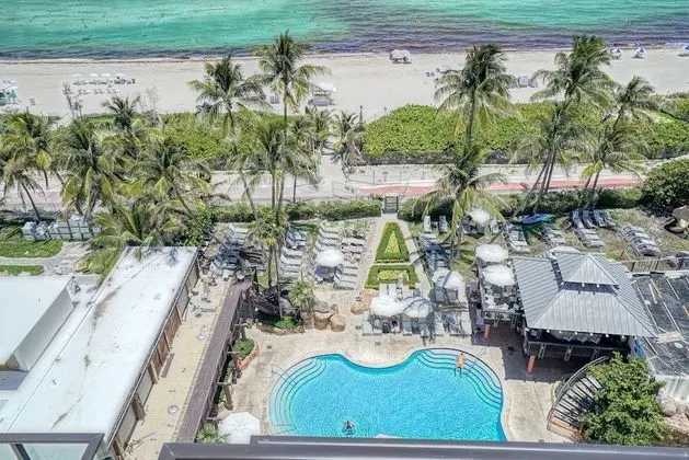 Private Apartments by Vacations On Miami Beach - Havuz