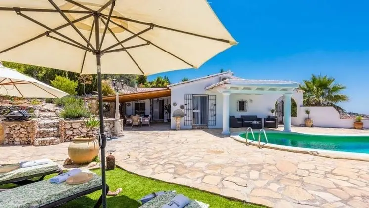 Private, Bright, Spacious House with Pool & Hot Tub