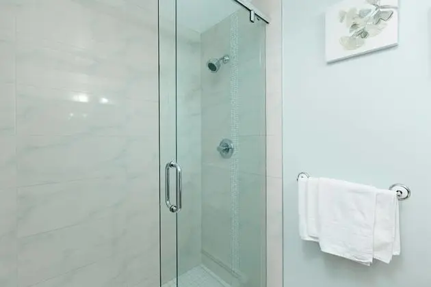 Private and Cozy Home in Kerrisdale - Banyo Tipleri