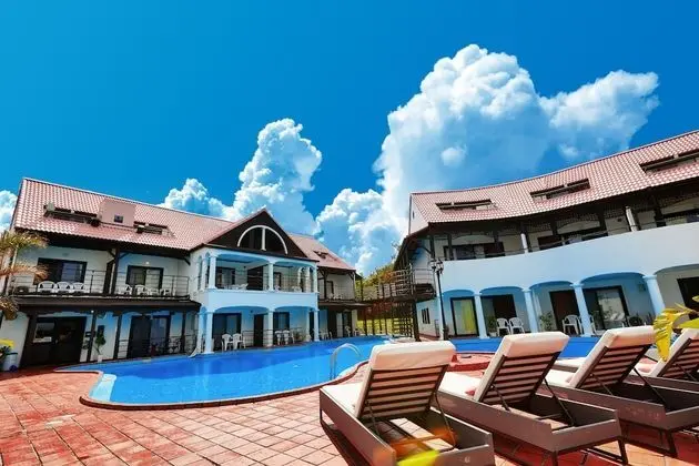 Private Villa Espacio Onna - Havuz