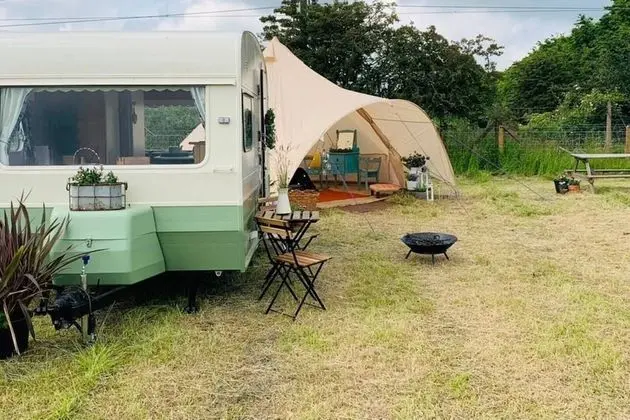 Private Glamping in a Vintage Caravan & Bell Tent - Öne Çıkan Resim