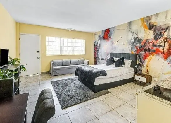 Private Hallandale Beach Studio W/bath, Walking Distance to the Beach, Pool & Free Parking! - Mülk Olanakları