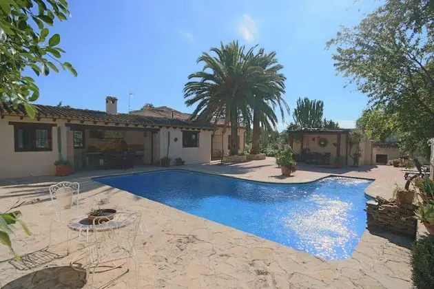 Private & Luxurious Villa With Pool - Lots of Space & Short Walk to the Sea