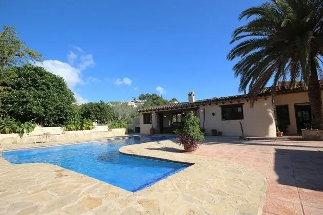 Private & Luxurious Villa With Pool - Lots of Space & Short Walk to the Sea - Havuz