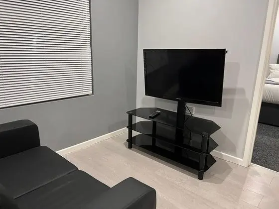 Private Luxury Apartment - Free Parking & Wi-fi - Oda Düzeni