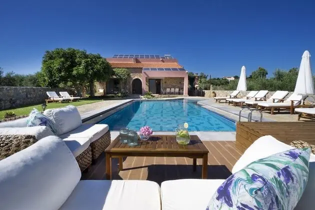 Private Polished Mansion w Private Pool Jacuzzi