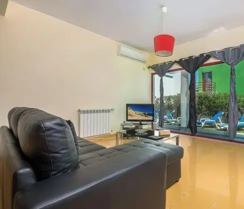 Villa With Private Pool, Garden, Terrace and Marina View - Yerinde Yemek