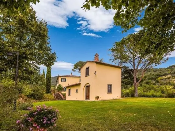 Villa With Private Pool, Near Cortona, 3 Apartments