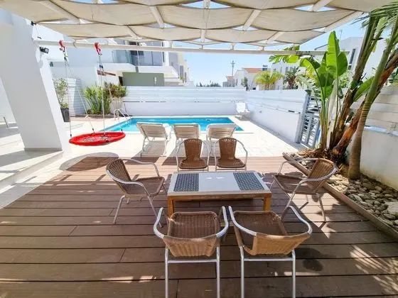 Private Pool Villa Next to the Beach - Lobi