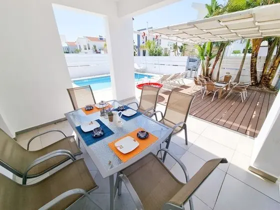 Private Pool Villa Next to the Beach - Yerinde Yemek