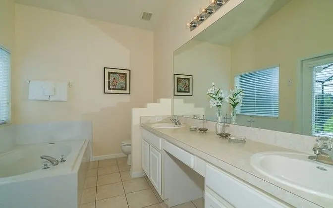 Private Pool With Spa and Conservation Views - Banyo Tipleri