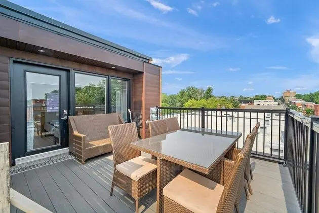 Private Roof top Patio Downtown Metro Frontenac
