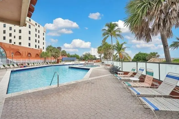 Private Suite, Swimming Pool, Bike Rentals, Restaurant & Supermarket! - Havuz