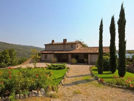 Villa With Private Swimming Pool and Organic Products, at 450m Altitude