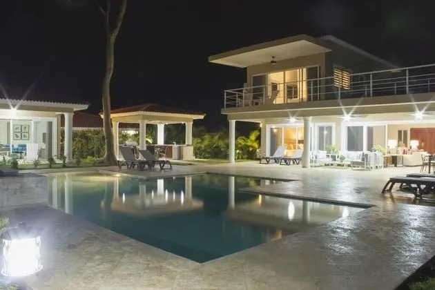 Private two Story Villa With Guest House