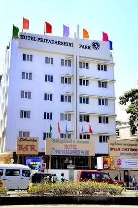 Hotel Priyadarshini Park - Dış Mekan