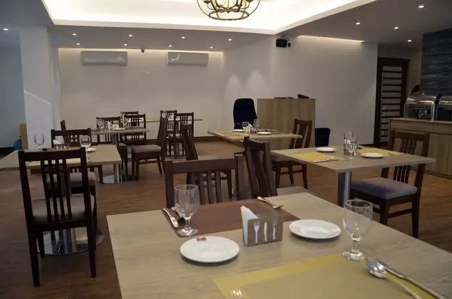 Priyo Nibash Stylish Residential Hotel - Yerinde Yemek