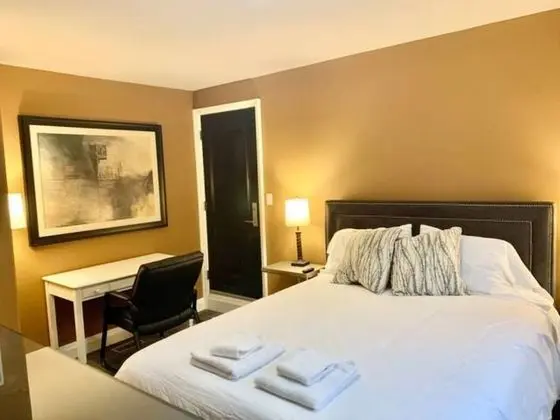 Professional Three Bedroom Condo Suite - Oda
