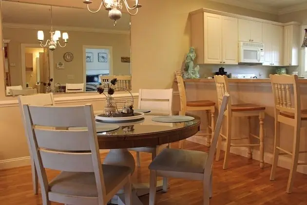 Professionally Cleaned & Sanitized Condo in MB - Mutfak