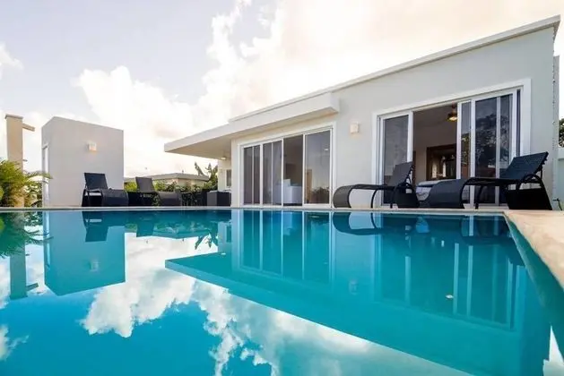Professionally Decorated Open Concept Villa