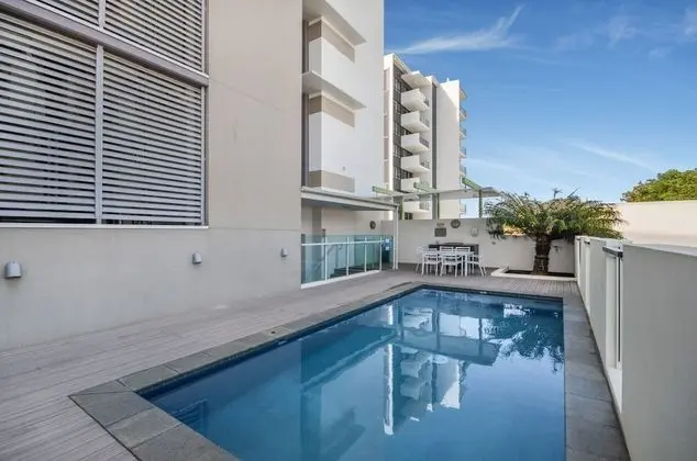 Property Vine - Kensington at Central - Havuz