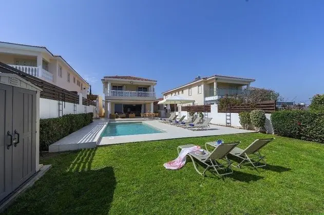 Protaras Beachfront Villa Pietra - Dış Mekan