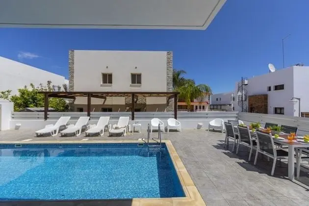 Protaras Sunrise Beach Villa - Havuz