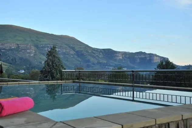 Protea Hotel by Marriott Clarens - Havuz