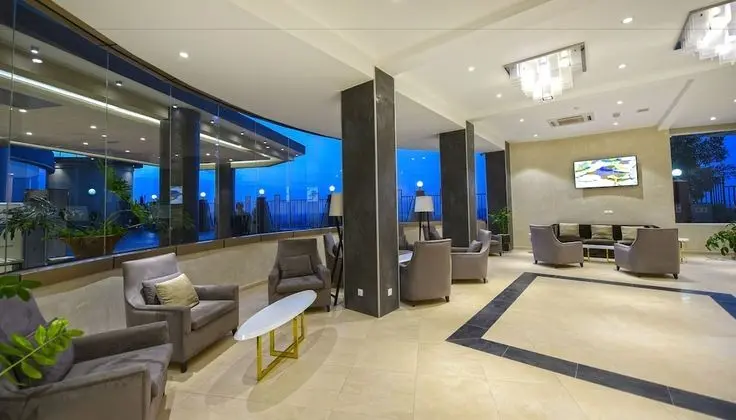 Protea Hotel by Marriott Kampala Skyz - Lobi