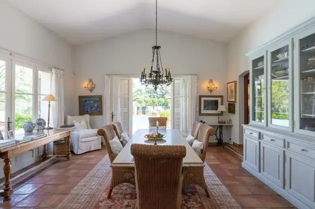 Provencal in a Height Overlooking Greenery - Yerinde Yemek