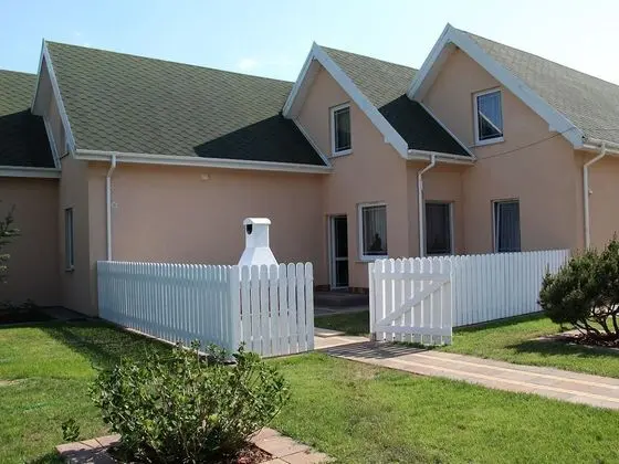 Przytulny Domek z Sauną , Jacuzzi i Basenem