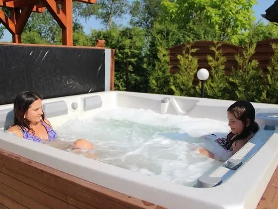 Przytulny Domek z Sauną , Jacuzzi i Basenem - Spa