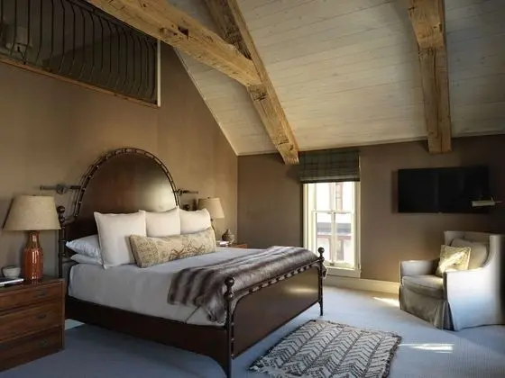 Public House Lofts - Oda
