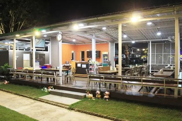 Pueanjai Resort and Restuarant - Yerinde Yemek