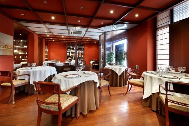 Hotel Puerta de Burgos - Yeme / İçme