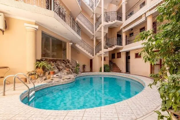 Hotel Puerta del Rey - Havuz