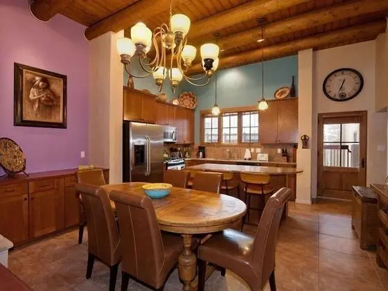 Puerta Del Sol - Upscale Family Home, Walk to The Plaza - Mutfak